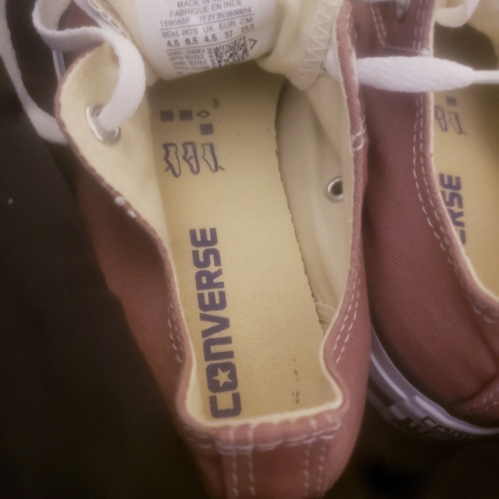 CONVERSES - Picture 7 of 7